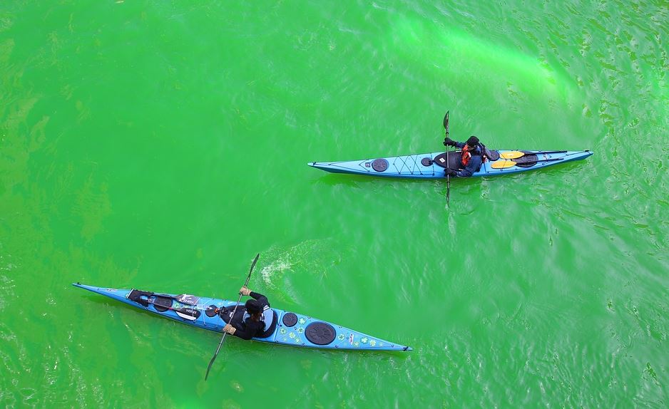 How the Chicago River Gets Dyed Green for St. Patrick's Day - Thrillist